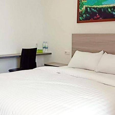 Twospaces Living At Maximus Inn Palembang Exterior photo