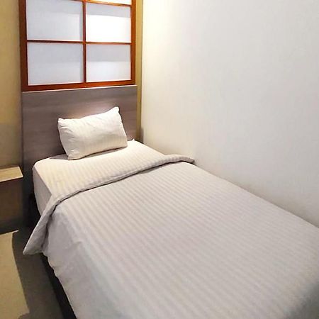 Twospaces Living At Maximus Inn Palembang Exterior photo