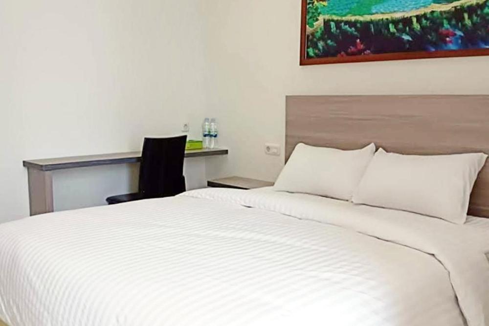 Twospaces Living At Maximus Inn Palembang Exterior photo